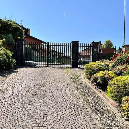- Pusiano Villa